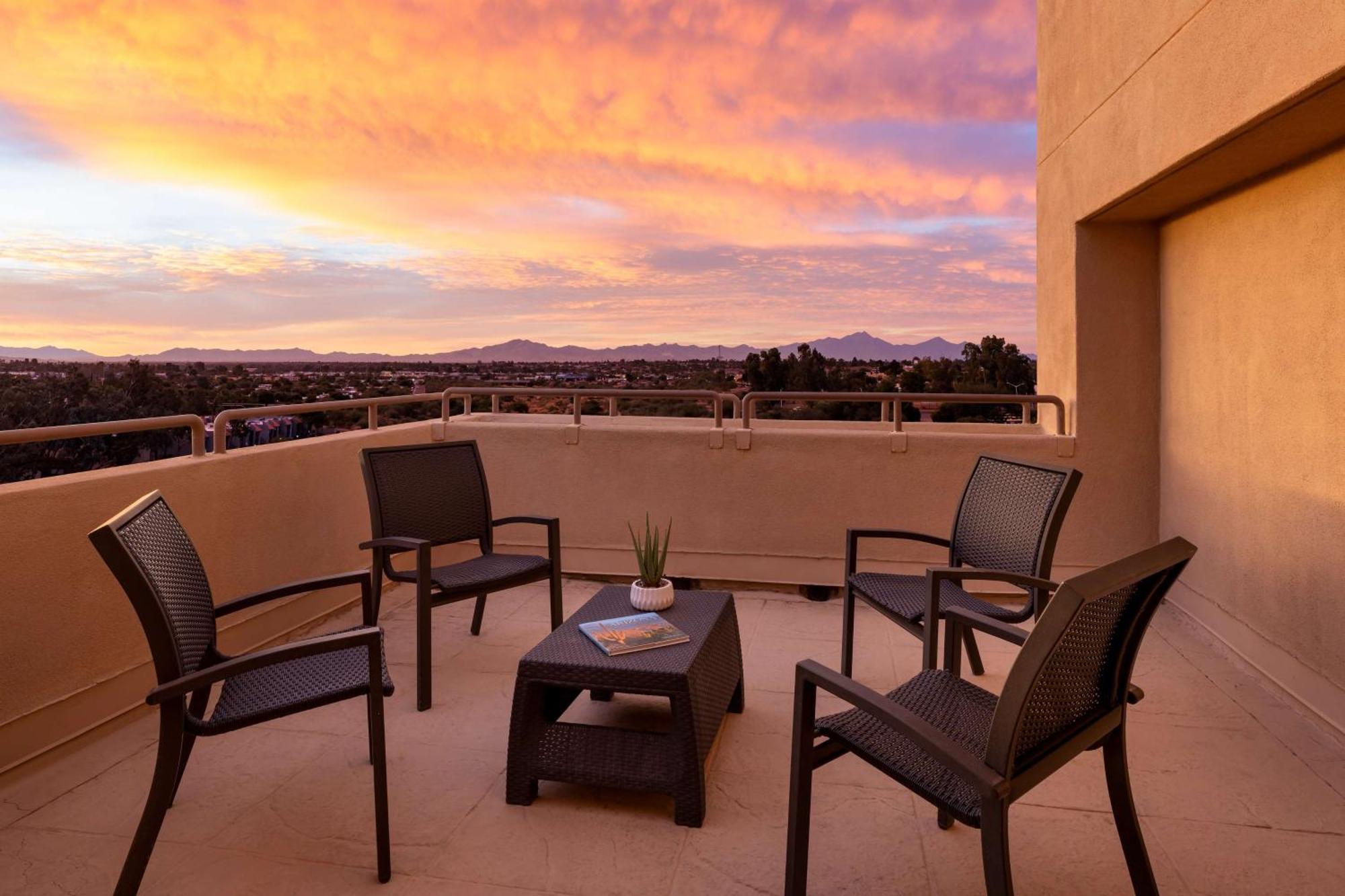 Hilton Tucson East Hotel Kültér fotó